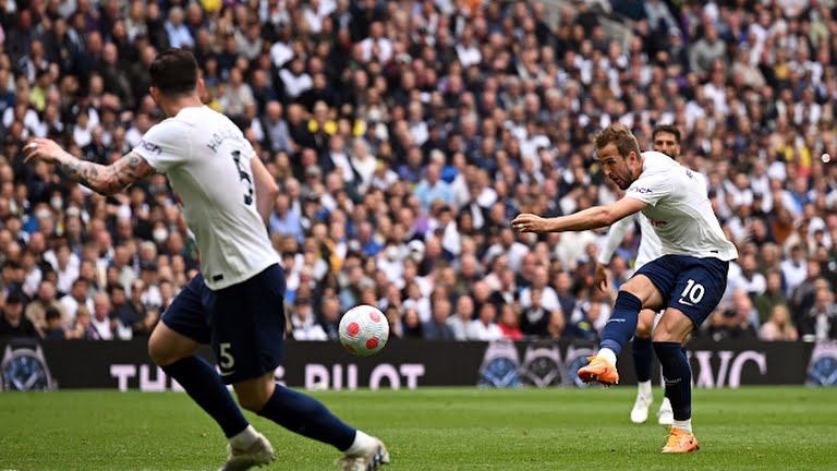 Harry Kane có bàn thắng quan trọng giúp Spurs vươn lên vị trí thứ 4 trên BXH